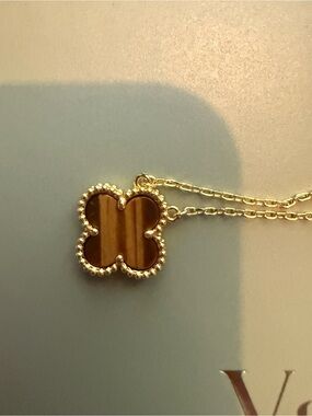Gold Clover Pendant Necklace tiger eye stone Inlay